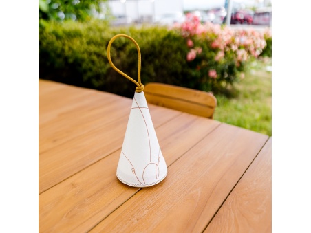 Lampa Cala: Marynistyczny Design, Regulacja Oświetlenia, 143 godzin autonomii