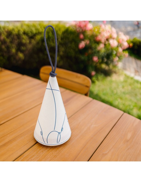 Lampa Cala: Marynistyczny Design, Regulacja Oświetlenia, 143 godzin autonomii