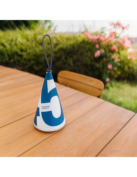 Lampa Cala: Marynistyczny Design, Regulacja Oświetlenia, 143 godzin autonomii