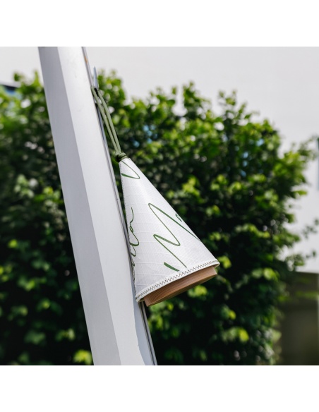 Lampa Cala: Marynistyczny Design, Regulacja Oświetlenia, 143 godzin autonomii