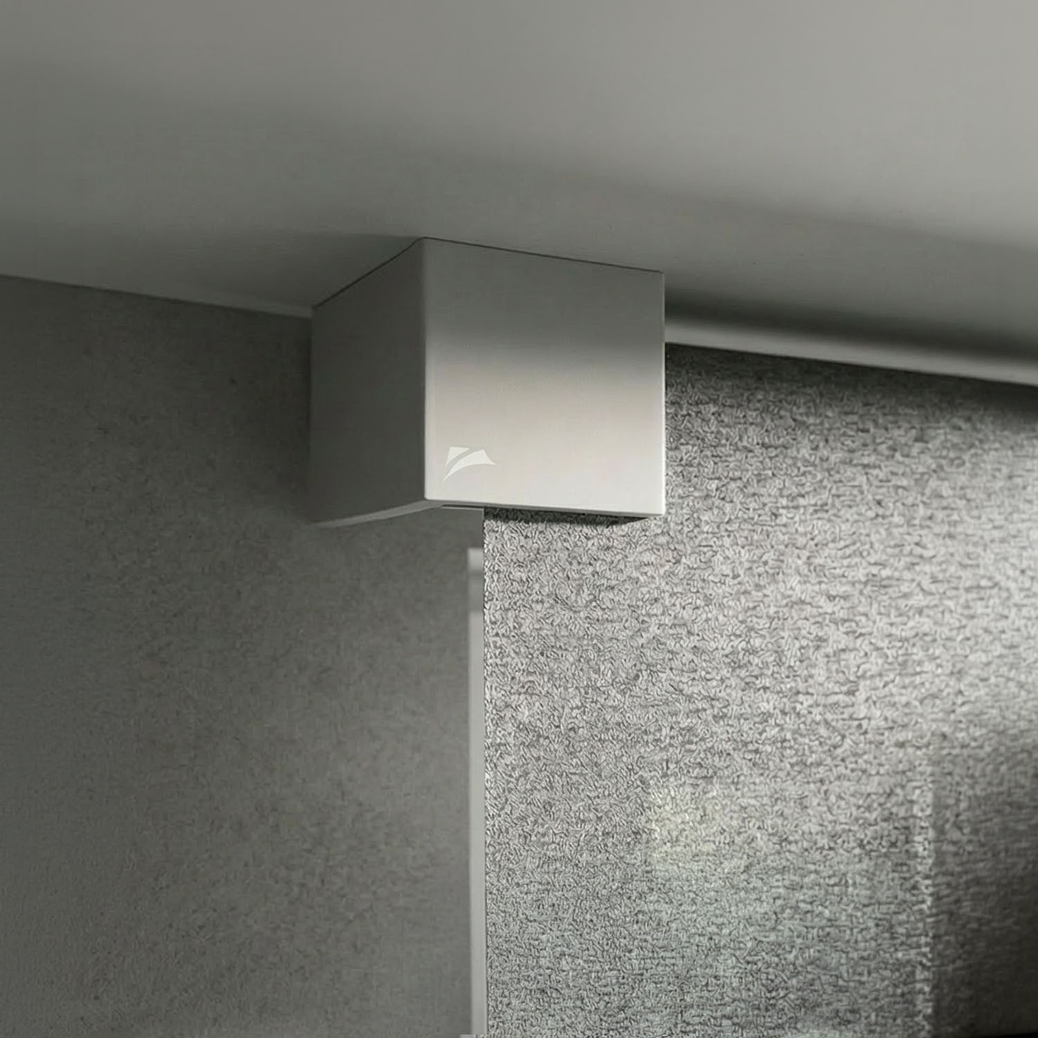Recta: roleta z geometryczną płytą designerską
