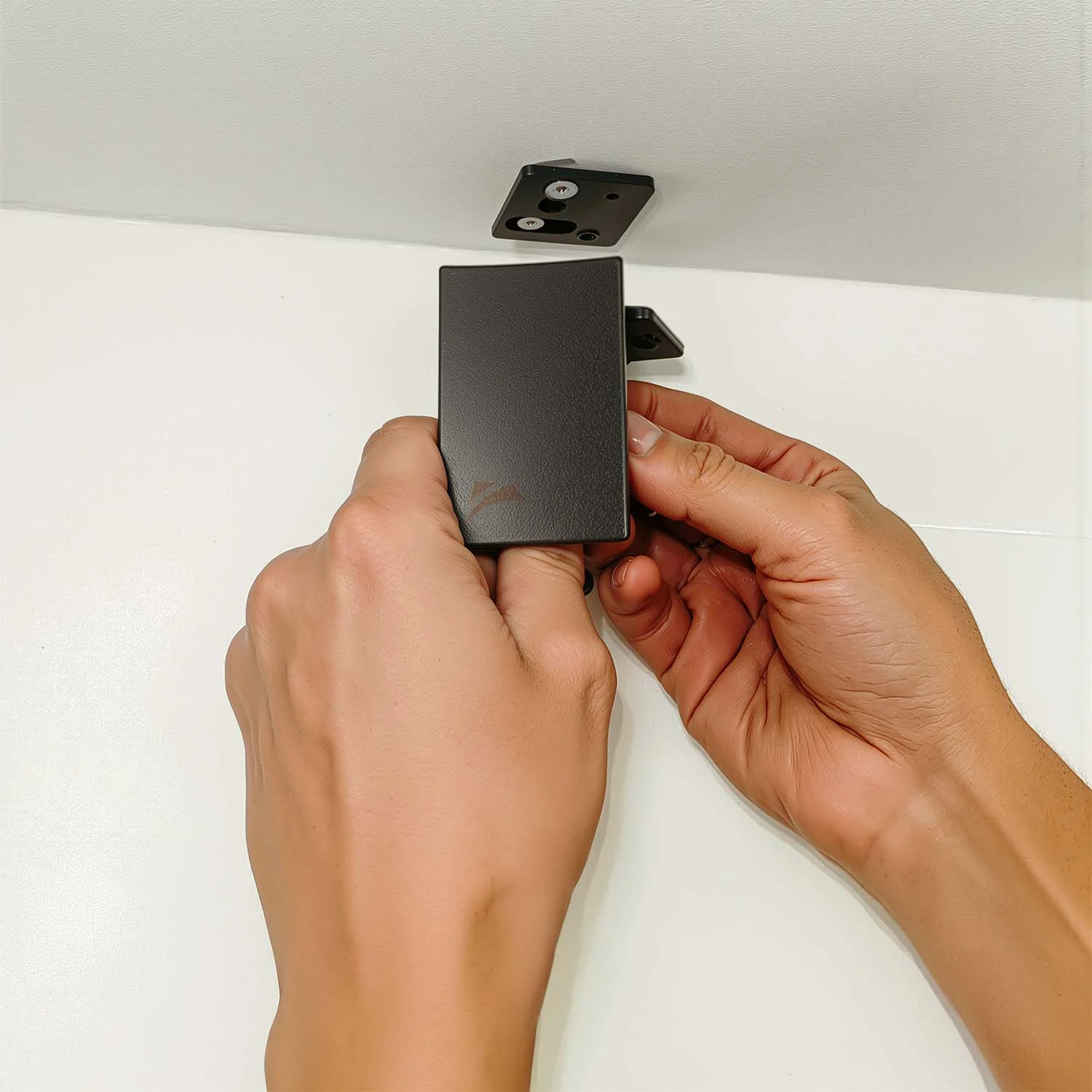 Schemat montażu do sufitu - widok z boku