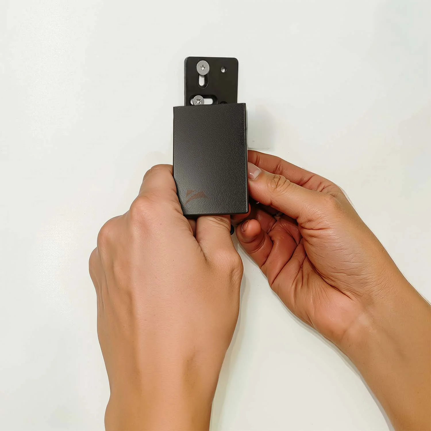 Schemat montażu do ściany - widok z boku