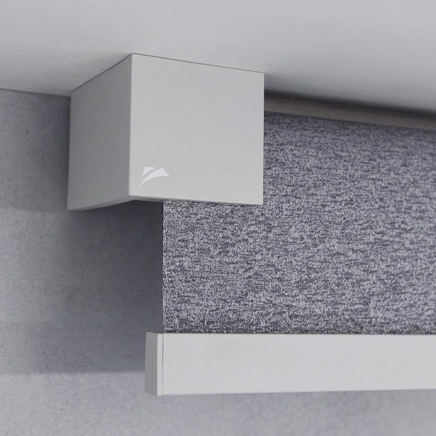 Tenda a rullo con piastra dal design minimal